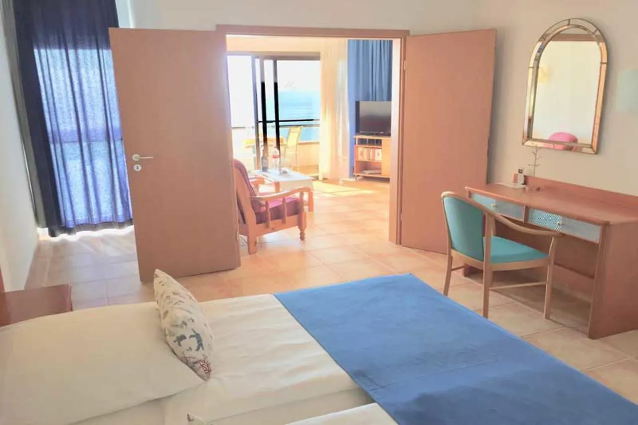 Suite Hotel Marina Playa Esquinzo 0*,